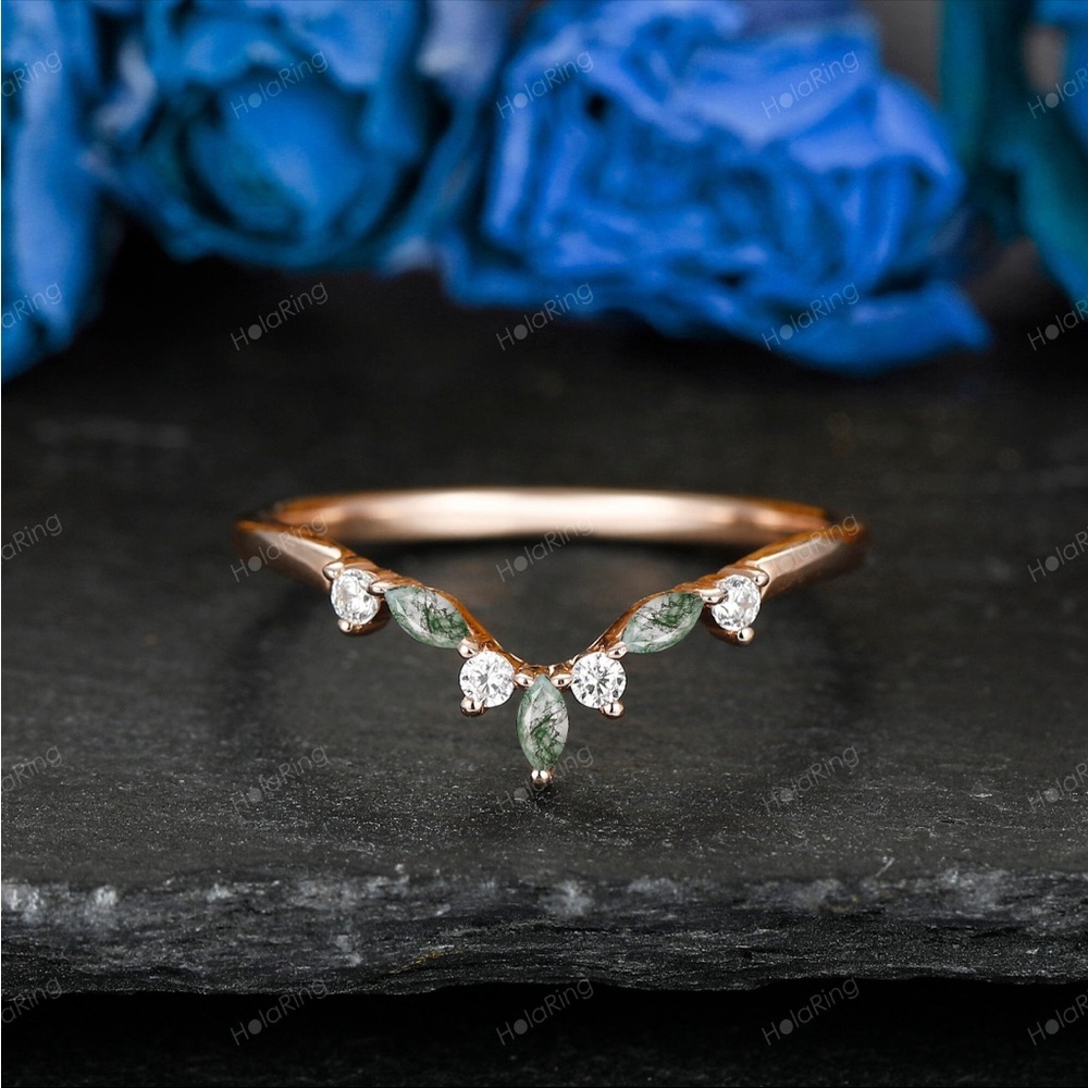 Elegant white gold and moss agate Ring